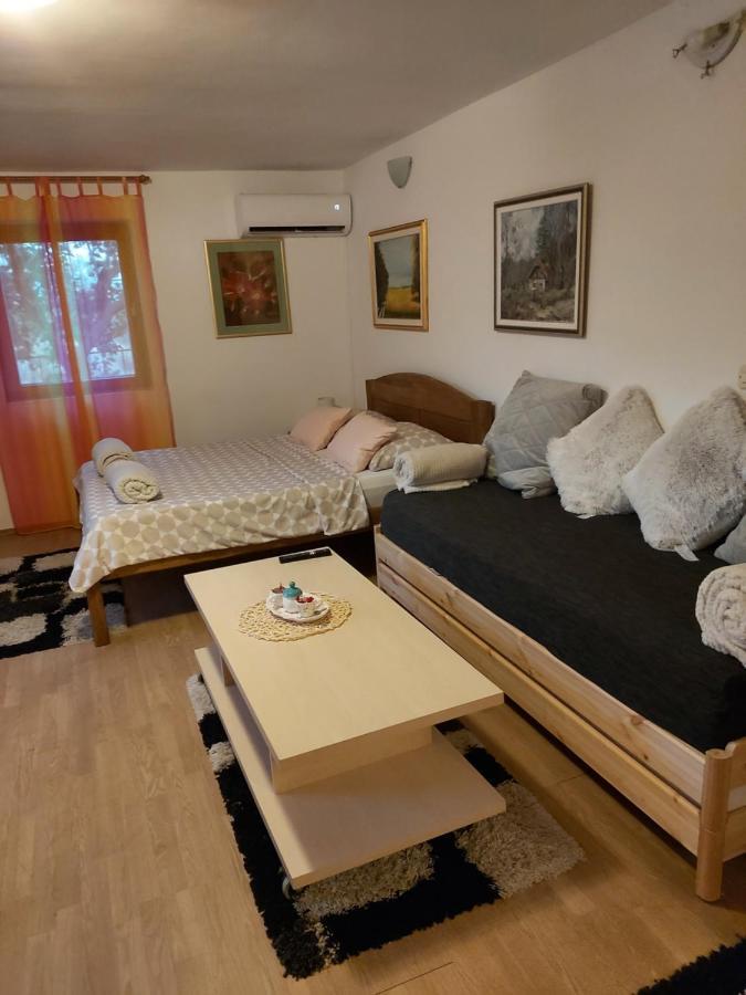 Studio Apartman Kotro Beli Manastir Eksteriør bilde