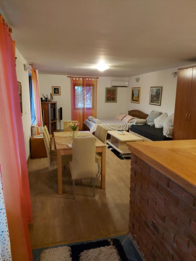 Studio Apartman Kotro Beli Manastir Eksteriør bilde