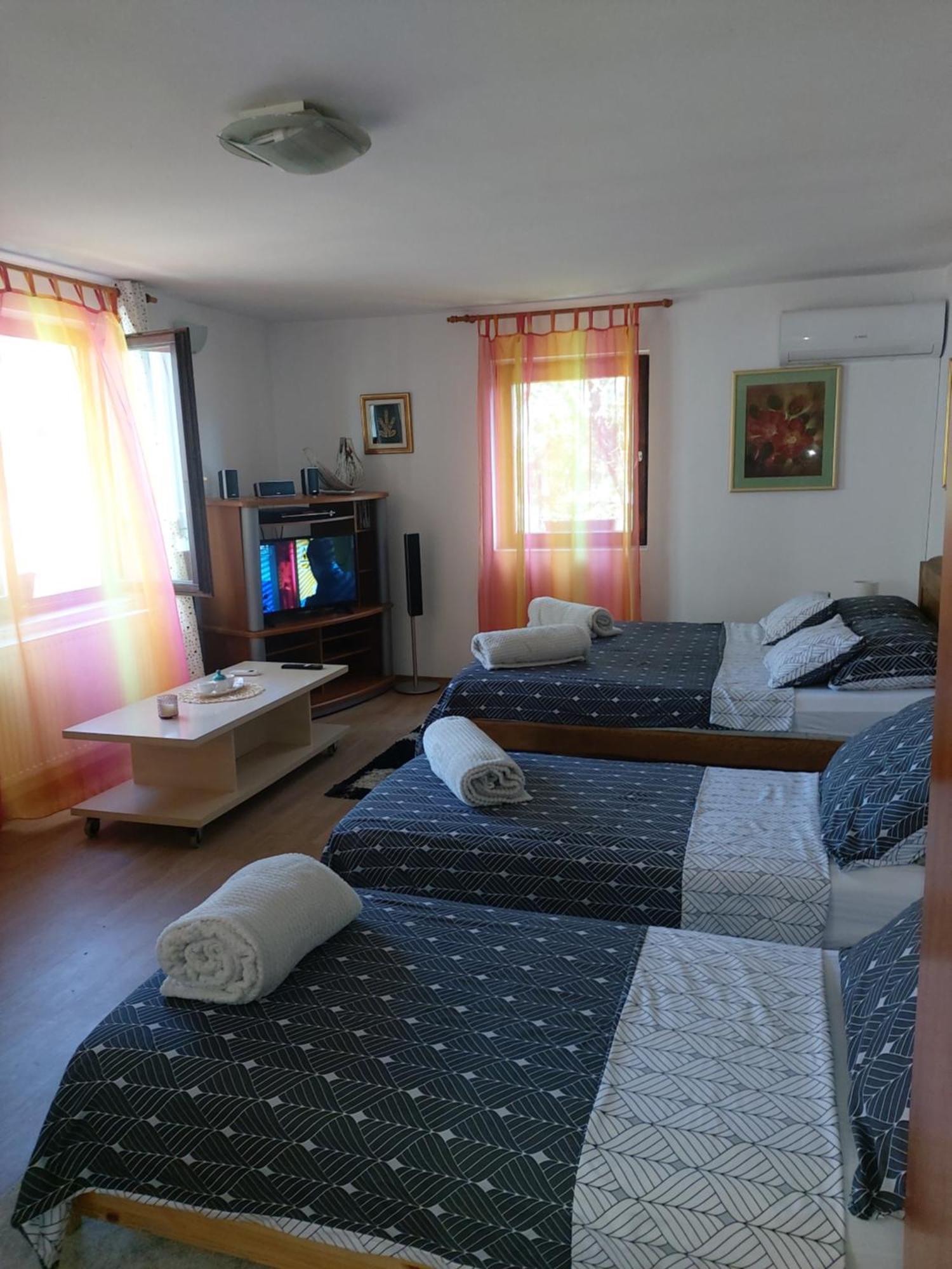 Studio Apartman Kotro Beli Manastir Eksteriør bilde